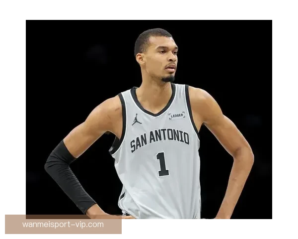 文班41分18篮板3盖帽零失误领衔马刺大胜勇士 卡斯尔15分11板助攻全队